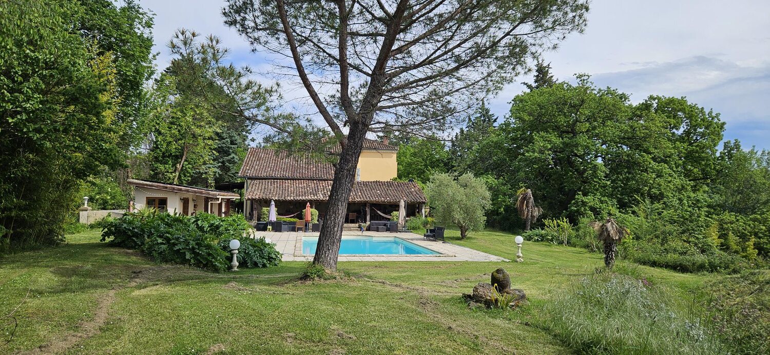 Piscine et jardin de Figarol