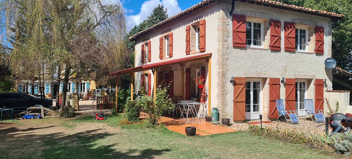Het oranje huis op Domaine de Figarol
